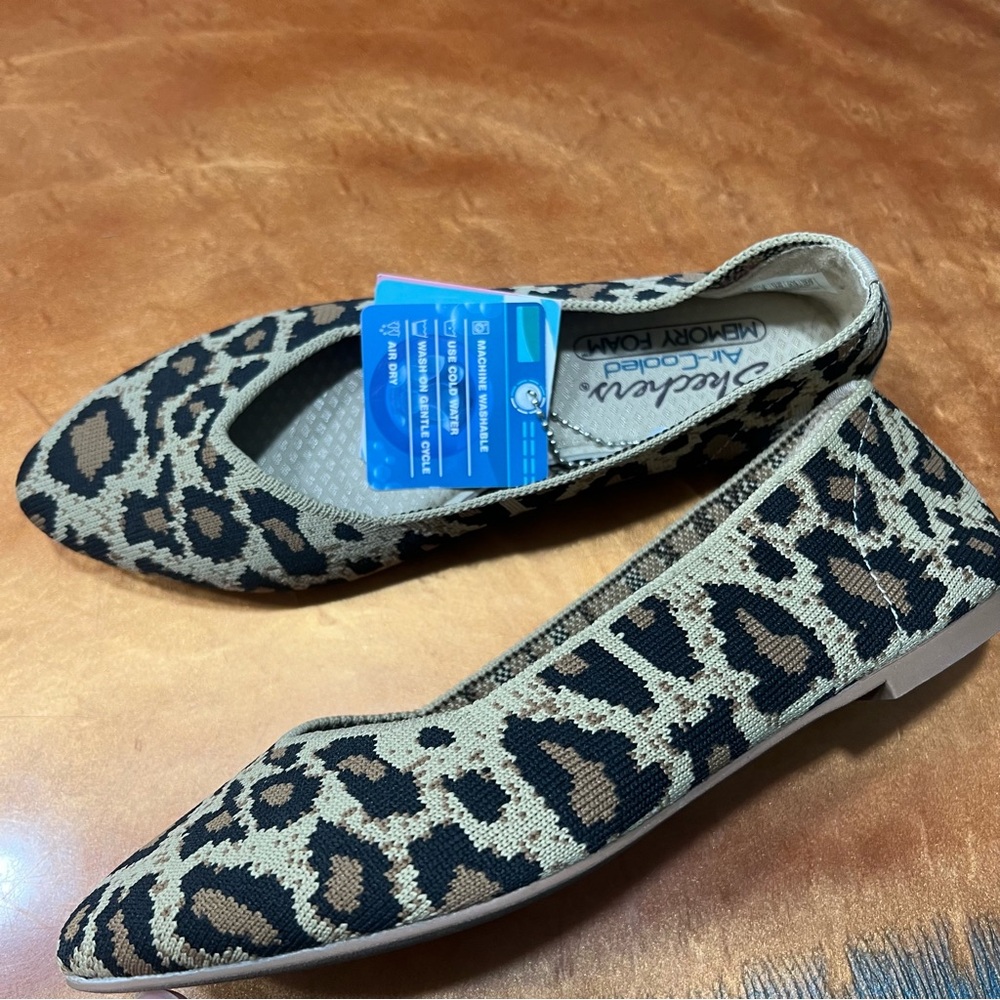 NWT Skechers stretch Fit Pointed Toe Ballet Flats size 6 animal print Cleo